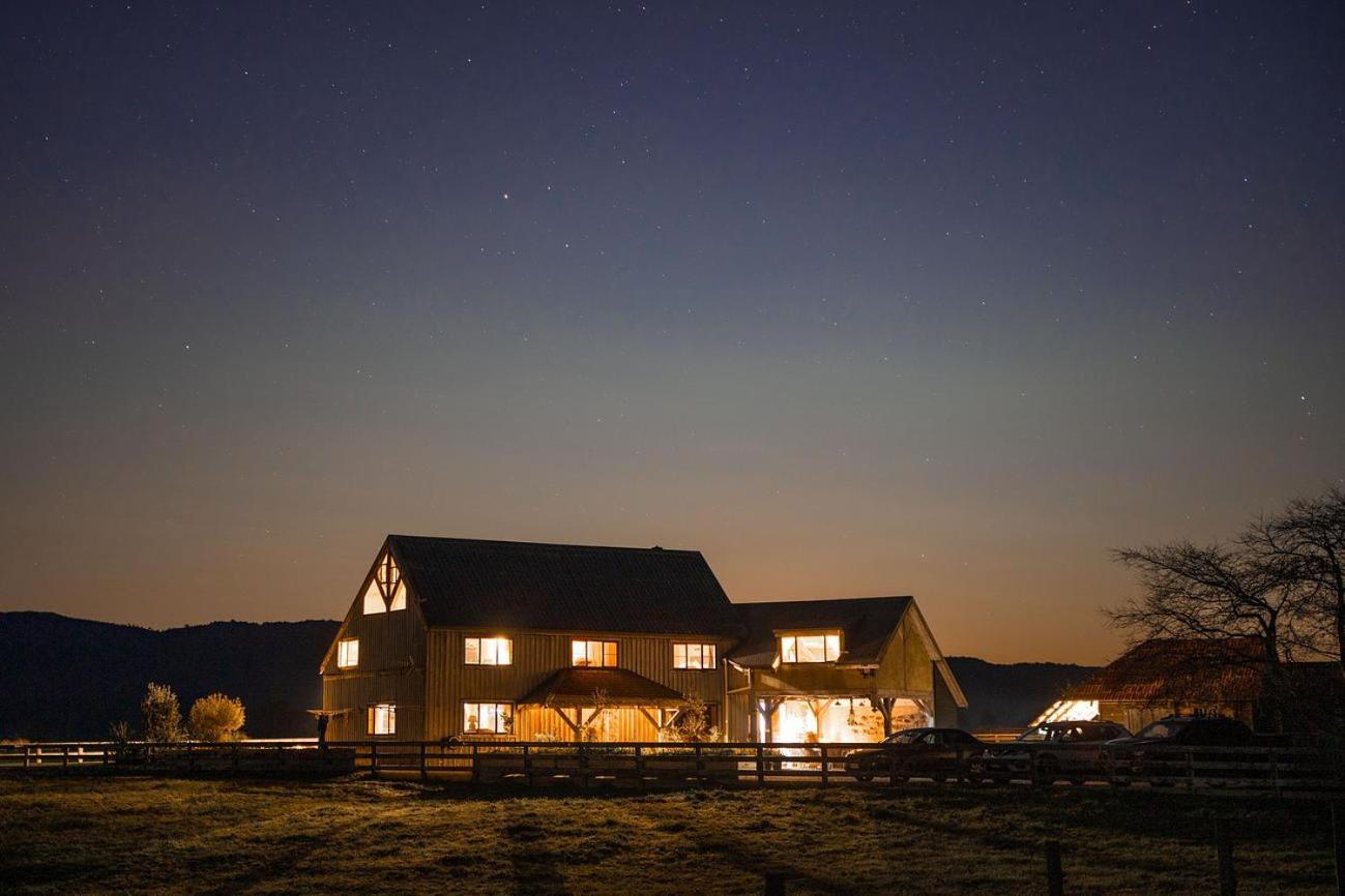 Housewithnonails Bed and Breakfast Matamata Exteriör bild